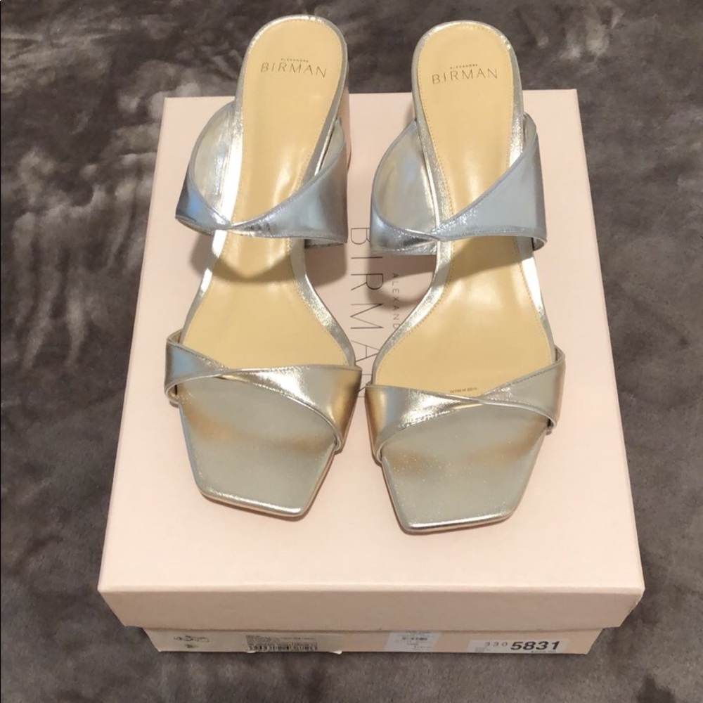 Alexandra Bergman- brand new